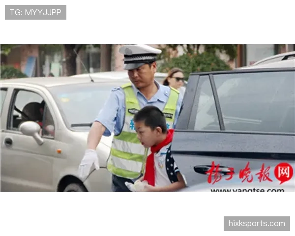 张家齐出现在高档小区门口，那辆车和门童让我以为进错电视剧片场